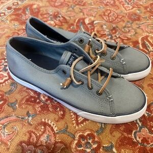 Women’s Size 7.5: Clark’s Pier View Grey Sneaker